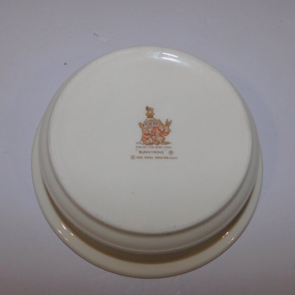 VTG Royal Doulton Bunnykins 6.25" Bowl Toppling the Fruit Cart Bone China - Picture 6 of 6